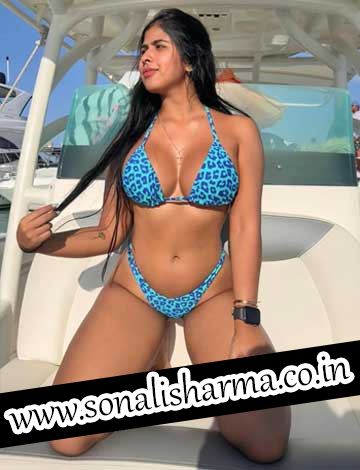 dubai girl in Barakhamba Road